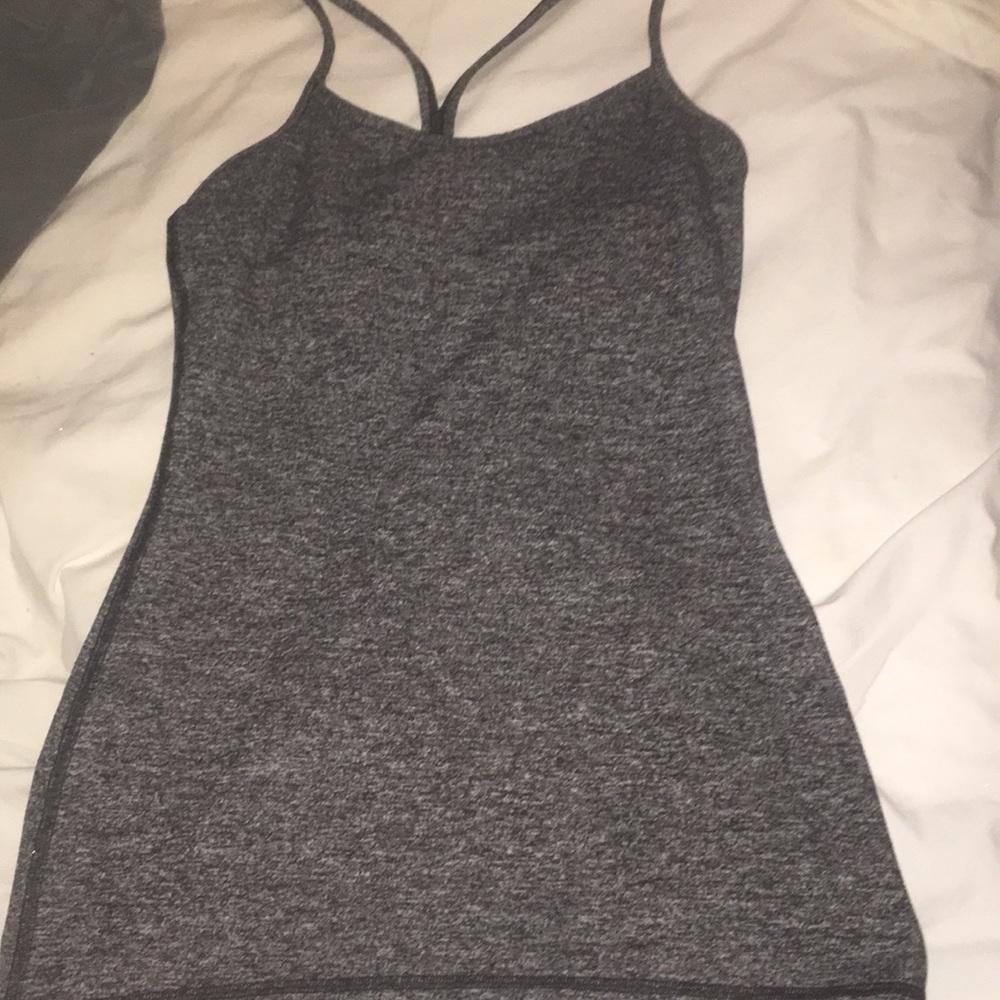 Size 6 POWER Y LULULEMON TOP BARELY WORN